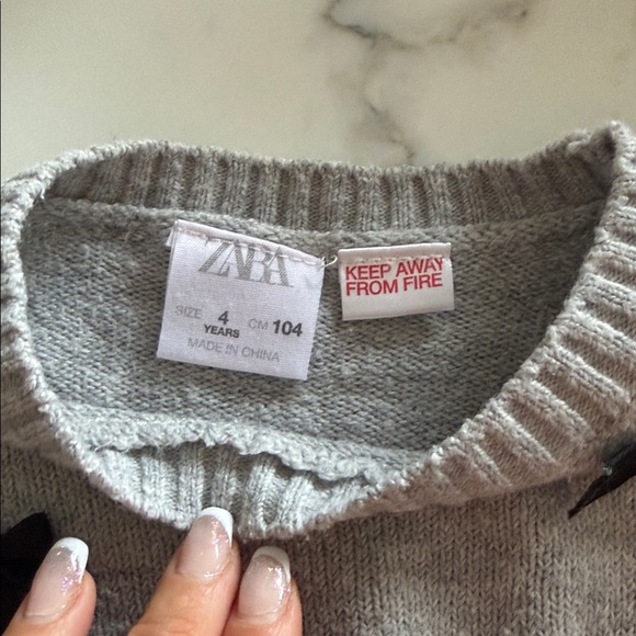 Zara Gray Sweater with Black Bow Details 4T - Picture 2 of 4